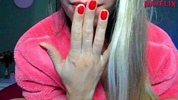 yo, i’m timing myself to cum in 5 minutes with this quick blonde striptease!