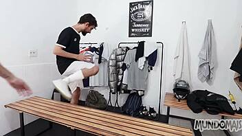 Comi meu parceiro do futebol no vestiário 😈🍆💦