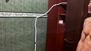 me culeo al primo de mi novio hasta que se corre en mi boca y me tomo toda su leche