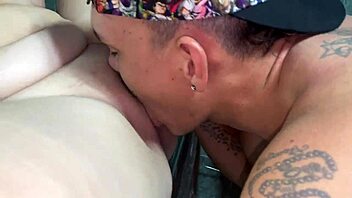 Osa 2: Serkkuni vakoilee mua siivotessani ja päädymme kylpyhuoneeseen latinan kanssa