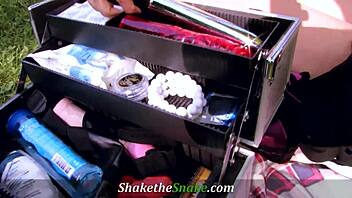 risky fuck in public with canadian babe kissing and fucking outdoors 😏