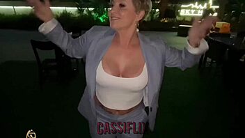 Live Erotic Chair Fucking Show, Wow!