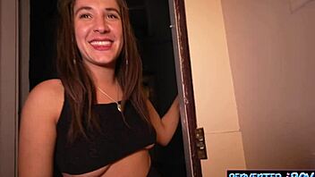 App-Hookup: Schwanz vor Pizza doggystyle in Missionarsstellung