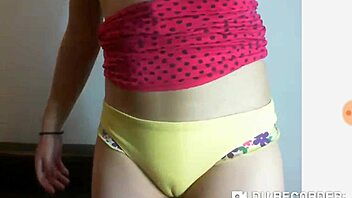 Hot Webcam Session Featuring Attractive Performer in Intimate Setting