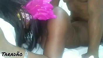 Preta gozando na pau com big tits e blowjob