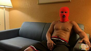 amateur couch casting with peach queenz