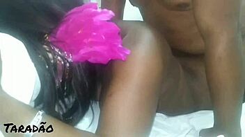 Preta gozando na pau com big tits e blowjob