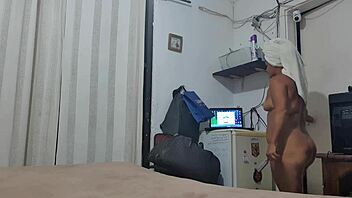 wife masturbates big ass on whatsapp