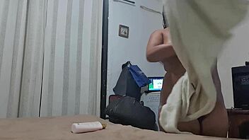 wife masturbates big ass on whatsapp