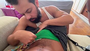 homem barbudo chupa 41 paus -14� e 15� mamadas - v�deo completo no red