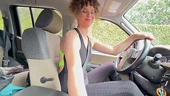 Stedmor hvisker fræk hemmelighed mens hun frister