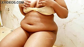 Indian College Girl Displays Her Big Boobs And Tits