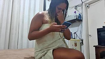 Isteri main bontot besar di WhatsApp