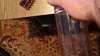 Hé, on joue avec mon nouveau jouet sexuel aujourd'hui ?