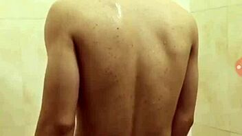 Вълнуващо гей шоу с горещи мъже на сцената!