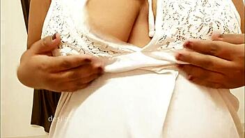 Madhypradesh Girl Showing Her Boobs In A Provocative Way