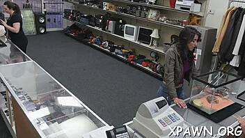 Playful Whore Amateur: Groaning or Sucking Competition?