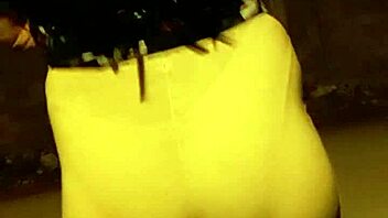 bruna's legs in spandex mark the outline of her calcinha 😍