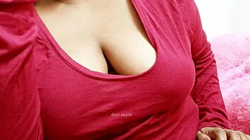 My sexy girlfriend shows her tits and boobs 😍