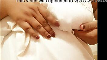 Madhypradesh Girl Showing Her Boobs In A Provocative Way