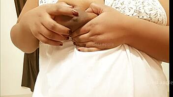 Madhypradesh Girl Showing Her Boobs In A Provocative Way