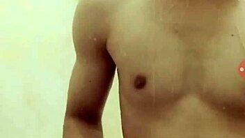 Вълнуващо гей шоу с горещи мъже на сцената!