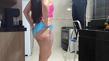 Amadora seduces the electrician and pays with sex