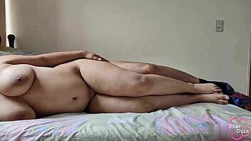 Solo house adventure turns into a hot and steamy scene with a chubby brunette amateur
