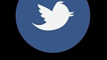 busty babe tori mantana gives blowjob in shower 💦