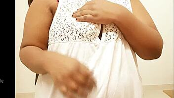 Madhypradesh Girl Showing Her Boobs In A Provocative Way