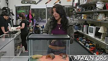 Playful Whore Amateur: Groaning or Sucking Competition?