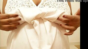 Madhypradesh Girl Showing Her Boobs In A Provocative Way