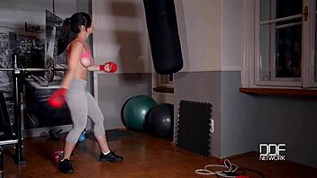 asi se entrena la pornstar espa�ola nekane