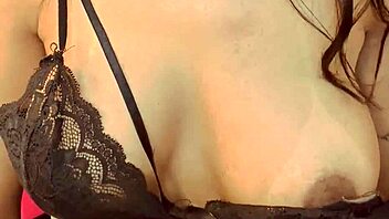 Estudante universitária muito fofa 21 quer ser locutora e ex-aluna de publicidade filmadas em encontro noturno