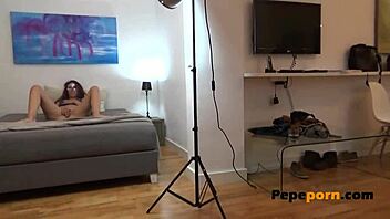 i'm maria from alicante trying out lesbian masturbation with girls in reality