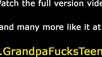 Puhaltava teini 18+ 18+ ansaitsee sotkuisen kummituksen