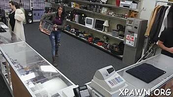 Playful Whore Amateur: Groaning or Sucking Competition?