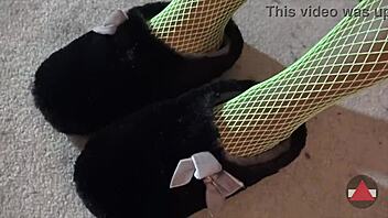 worship green fishnets feet!
