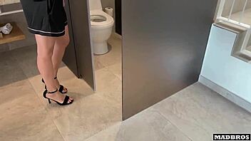  venezuelan wife busted by husband while getting pounded during house visit, oops