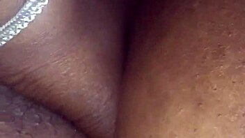 rakastaa pillun leikkimistä sormin