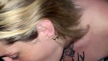 Putita la chupa toda y recibe toda la leche en la cara