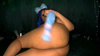 Tomando Leitinho e BRINCANDO COM O CUZINHO com Huge Toys!