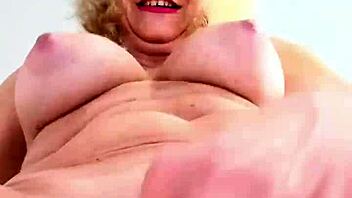 mature lady, tell me about your naughty break at work