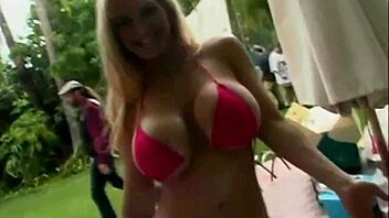 Blonde chantez seduces with hot tongue fucking