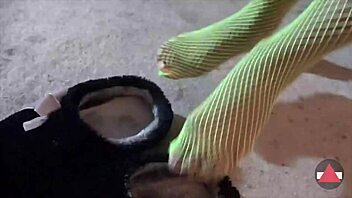 worship green fishnets feet!