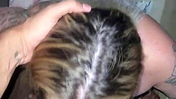 Putita la chupa toda y recibe toda la leche en la cara