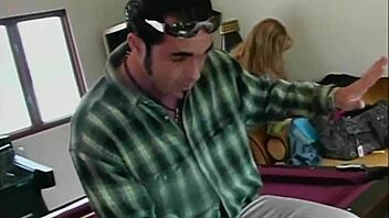 Blonde chantez seduces with hot tongue fucking