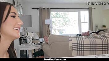 biker bangs jade amber with small 18+ hands, damn! 🔥