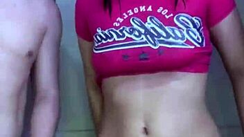 Main kamar mandi sama sahabat jadi ngentot liar basah kuyup!