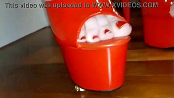 Giantess Shows Giant Clit and Ass in Wild Squirting Scene